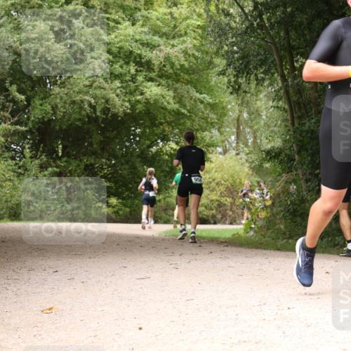 30.08.2026 - Elbe Triathlon Hamburg Antke Förster http://msf.ph/oto/10102235 30.08.2026 11:27:12 Laufen 954, 107 meine-sportfotos.de