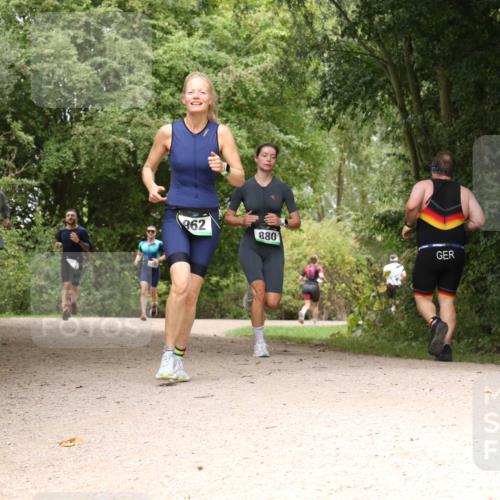 30.08.2026 - Elbe Triathlon Hamburg Antke Förster http://msf.ph/oto/10102243 30.08.2026 11:27:24 Laufen 962, 880, 1092 meine-sportfotos.de