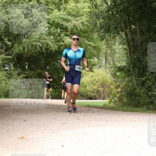 30.08.2026 - Elbe Triathlon Hamburg Antke Förster http://msf.ph/oto/10102261 30.08.2026 11:27:33 Laufen 1193 meine-sportfotos.de