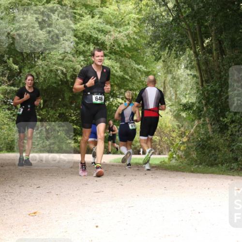 30.08.2026 - Elbe Triathlon Hamburg Antke Förster http://msf.ph/oto/10102275 30.08.2026 11:27:43 Laufen 646, 811 meine-sportfotos.de