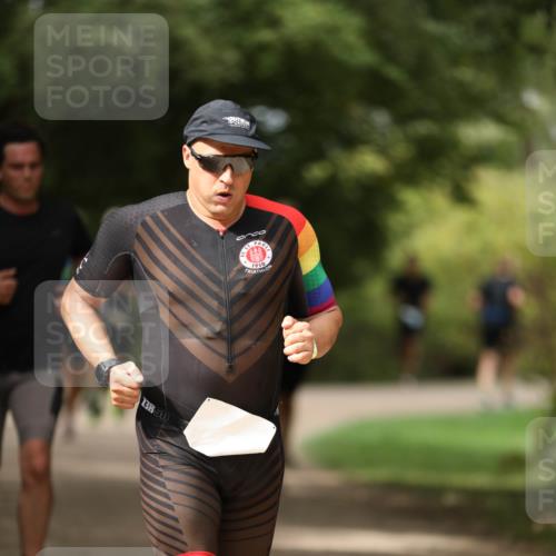 30.08.2026 - Elbe Triathlon Hamburg Antke Förster http://msf.ph/oto/10102284 30.08.2026 11:24:29 Laufen 3, 1910 meine-sportfotos.de