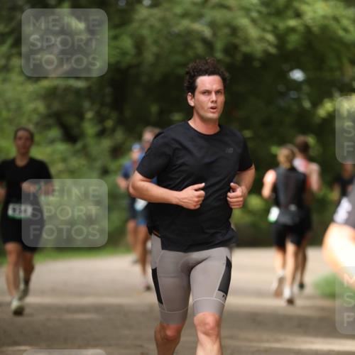 30.08.2026 - Elbe Triathlon Hamburg Antke Förster http://msf.ph/oto/10102286 30.08.2026 11:24:29 Laufen 1304 meine-sportfotos.de