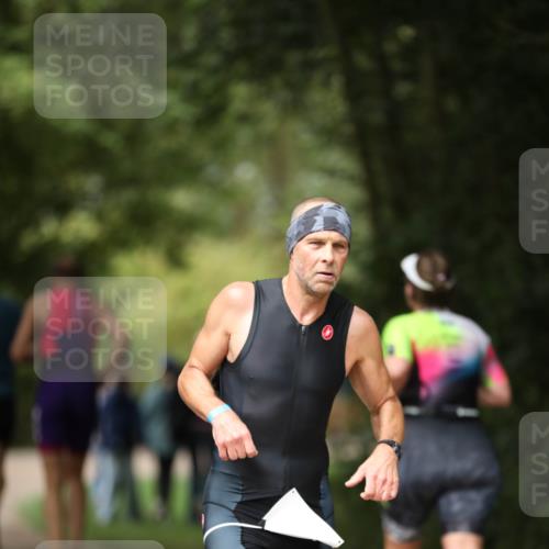 30.08.2026 - Elbe Triathlon Hamburg Antke Förster http://msf.ph/oto/10102360 30.08.2026 11:25:16 Laufen 2 meine-sportfotos.de