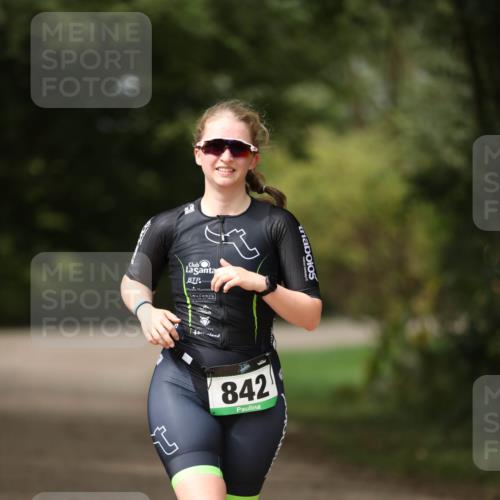 30.08.2026 - Elbe Triathlon Hamburg Antke Förster http://msf.ph/oto/10102386 30.08.2026 11:25:32 Laufen 842, 2 meine-sportfotos.de