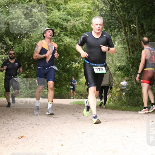30.08.2026 - Elbe Triathlon Hamburg Antke Förster http://msf.ph/oto/10102431 30.08.2026 11:29:28 Laufen 662, 729 meine-sportfotos.de