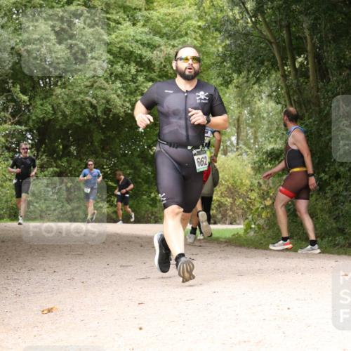 30.08.2026 - Elbe Triathlon Hamburg Antke Förster http://msf.ph/oto/10102437 30.08.2026 11:29:31 Laufen 662 meine-sportfotos.de