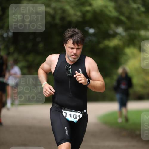 30.08.2026 - Elbe Triathlon Hamburg Antke Förster http://msf.ph/oto/10102450 30.08.2026 11:26:13 Laufen 1191, 2 meine-sportfotos.de