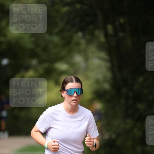 30.08.2026 - Elbe Triathlon Hamburg Antke Förster http://msf.ph/oto/10102466 30.08.2026 11:26:24 Laufen 940 meine-sportfotos.de