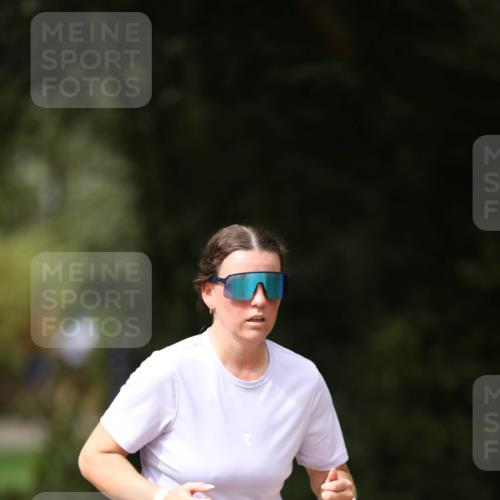 30.08.2026 - Elbe Triathlon Hamburg Antke Förster http://msf.ph/oto/10102468 30.08.2026 11:26:24 Laufen 940 meine-sportfotos.de