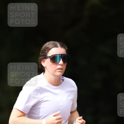 30.08.2026 - Elbe Triathlon Hamburg Antke Förster http://msf.ph/oto/10102470 30.08.2026 11:26:25 Laufen 940 meine-sportfotos.de