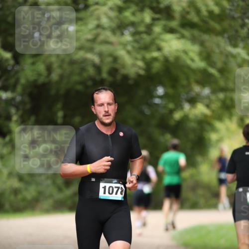 30.08.2026 - Elbe Triathlon Hamburg Antke Förster http://msf.ph/oto/10102538 30.08.2026 11:27:10 Laufen 1078 meine-sportfotos.de