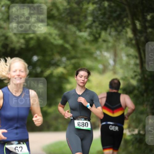 30.08.2026 - Elbe Triathlon Hamburg Antke Förster http://msf.ph/oto/10102554 30.08.2026 11:27:26 Laufen 62, 880 meine-sportfotos.de