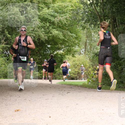 30.08.2026 - Elbe Triathlon Hamburg Antke Förster http://msf.ph/oto/10102565 30.08.2026 11:31:08 Laufen 680, 931 meine-sportfotos.de