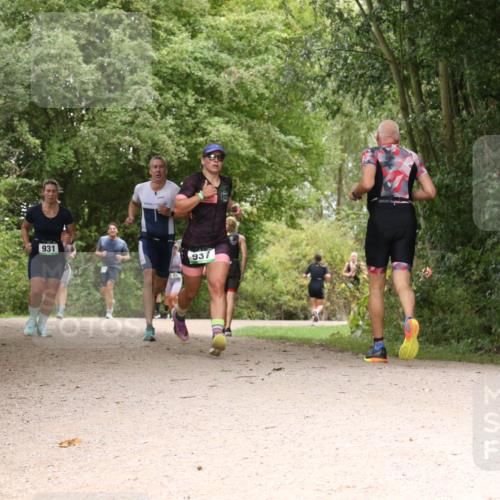 30.08.2026 - Elbe Triathlon Hamburg Antke Förster http://msf.ph/oto/10102579 30.08.2026 11:31:16 Laufen 931, 937 meine-sportfotos.de
