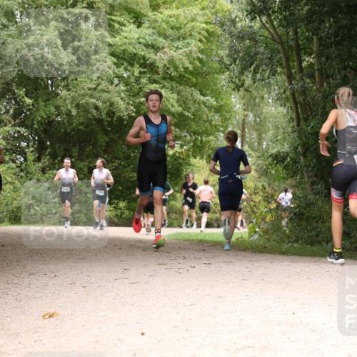 30.08.2026 - Elbe Triathlon Hamburg Antke Förster http://msf.ph/oto/10102647 30.08.2026 11:32:14 Laufen 846, 1934, 142 meine-sportfotos.de