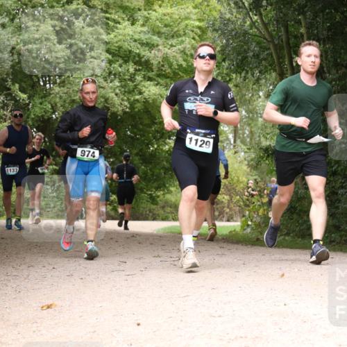 30.08.2026 - Elbe Triathlon Hamburg Antke Förster http://msf.ph/oto/10102669 30.08.2026 11:32:25 Laufen 974, 1129, 1137, 00 meine-sportfotos.de