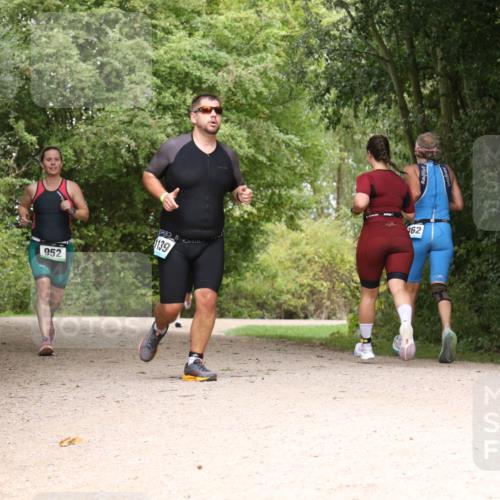30.08.2026 - Elbe Triathlon Hamburg Antke Förster http://msf.ph/oto/10102729 30.08.2026 11:33:40 Laufen 952, 139, 62 meine-sportfotos.de