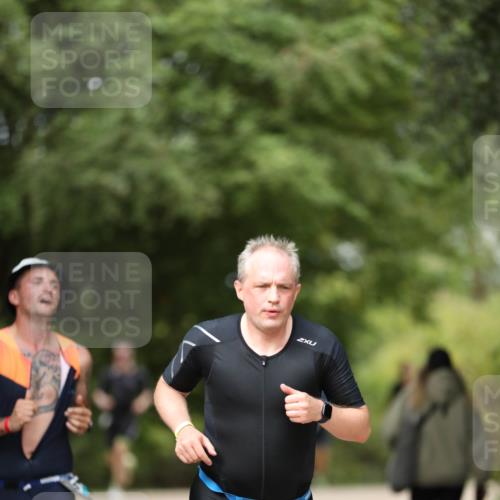 30.08.2026 - Elbe Triathlon Hamburg Antke Förster http://msf.ph/oto/10102740 30.08.2026 11:29:28 Laufen 729 meine-sportfotos.de