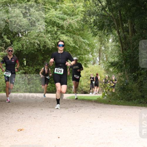 30.08.2026 - Elbe Triathlon Hamburg Antke Förster http://msf.ph/oto/10102749 30.08.2026 11:33:58 Laufen 977, 929, 294 meine-sportfotos.de
