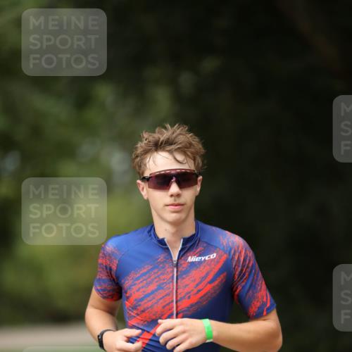 30.08.2026 - Elbe Triathlon Hamburg Antke Förster http://msf.ph/oto/10102790 30.08.2026 11:29:56 Laufen 1369 meine-sportfotos.de