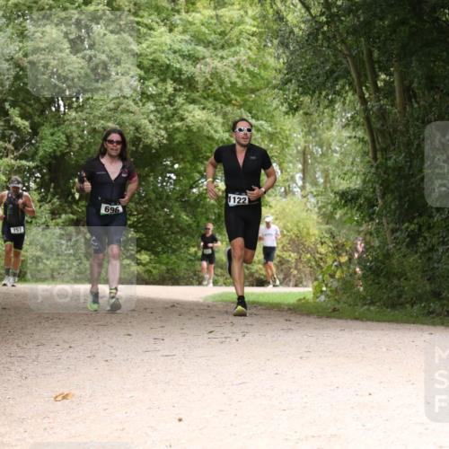 30.08.2026 - Elbe Triathlon Hamburg Antke Förster http://msf.ph/oto/10102823 30.08.2026 11:34:50 Laufen 757, 696, 1122 meine-sportfotos.de