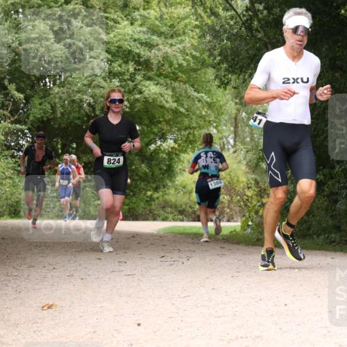 30.08.2026 - Elbe Triathlon Hamburg Antke Förster http://msf.ph/oto/10102851 30.08.2026 11:35:02 Laufen 824, 1388, 41, 2 meine-sportfotos.de
