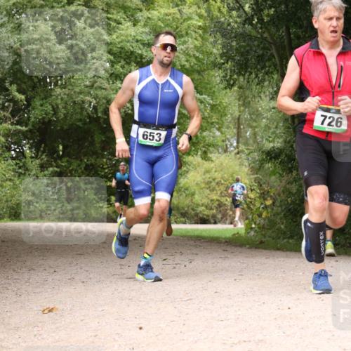 30.08.2026 - Elbe Triathlon Hamburg Antke Förster http://msf.ph/oto/10102871 30.08.2026 11:35:13 Laufen 653, 726 meine-sportfotos.de