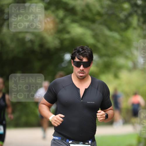 30.08.2026 - Elbe Triathlon Hamburg Antke Förster http://msf.ph/oto/10102878 30.08.2026 11:31:12 Laufen 1166 meine-sportfotos.de