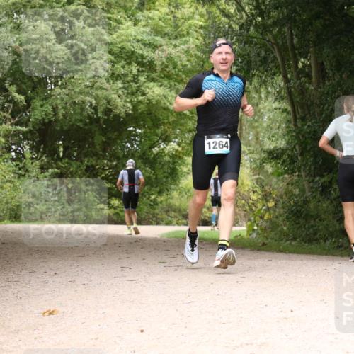 30.08.2026 - Elbe Triathlon Hamburg Antke Förster http://msf.ph/oto/10102881 30.08.2026 11:35:22 Laufen 1264 meine-sportfotos.de