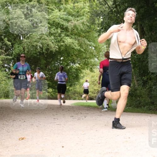 30.08.2026 - Elbe Triathlon Hamburg Antke Förster http://msf.ph/oto/10102909 30.08.2026 11:35:45 Laufen 915 meine-sportfotos.de