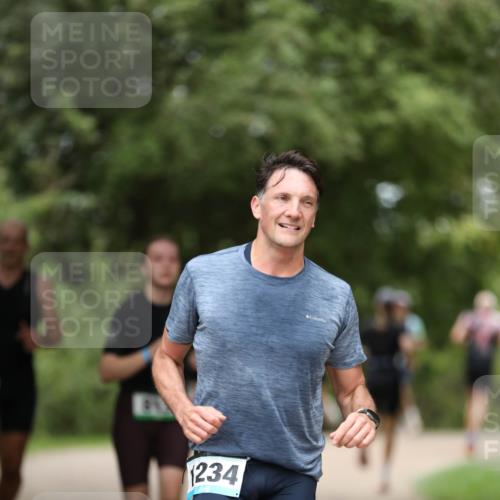 30.08.2026 - Elbe Triathlon Hamburg Antke Förster http://msf.ph/oto/10102910 30.08.2026 11:31:27 Laufen 234 meine-sportfotos.de