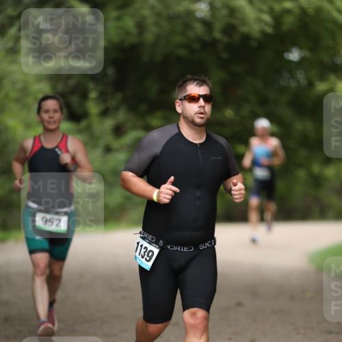 30.08.2026 - Elbe Triathlon Hamburg Antke Förster http://msf.ph/oto/10103032 30.08.2026 11:33:40 Laufen 952, 1139 meine-sportfotos.de