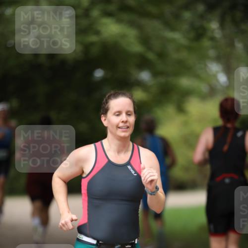 30.08.2026 - Elbe Triathlon Hamburg Antke Förster http://msf.ph/oto/10103038 30.08.2026 11:33:43 Laufen 2, 952 meine-sportfotos.de