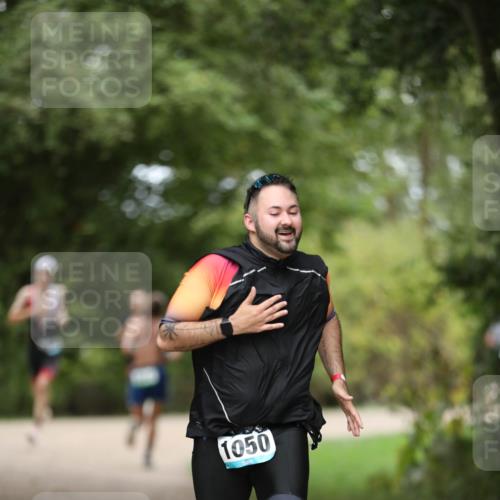 30.08.2026 - Elbe Triathlon Hamburg Antke Förster http://msf.ph/oto/10103080 30.08.2026 11:34:21 Laufen 1050 meine-sportfotos.de