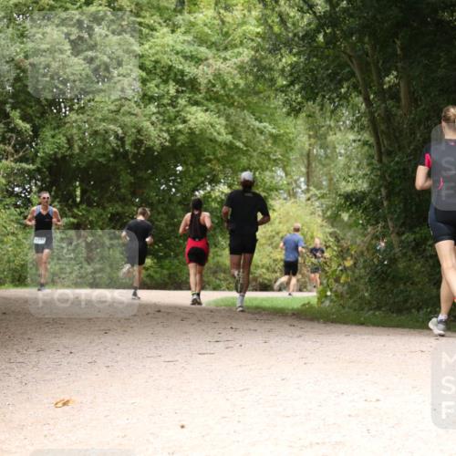 30.08.2026 - Elbe Triathlon Hamburg Antke Förster http://msf.ph/oto/10103083 30.08.2026 11:37:32 Laufen 1277, 1268 meine-sportfotos.de