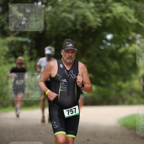 30.08.2026 - Elbe Triathlon Hamburg Antke Förster http://msf.ph/oto/10103142 30.08.2026 11:34:56 Laufen 757 meine-sportfotos.de