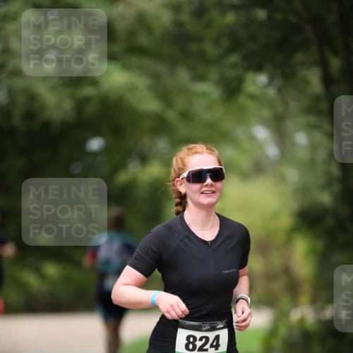 30.08.2026 - Elbe Triathlon Hamburg Antke Förster http://msf.ph/oto/10103160 30.08.2026 11:35:03 Laufen 824 meine-sportfotos.de