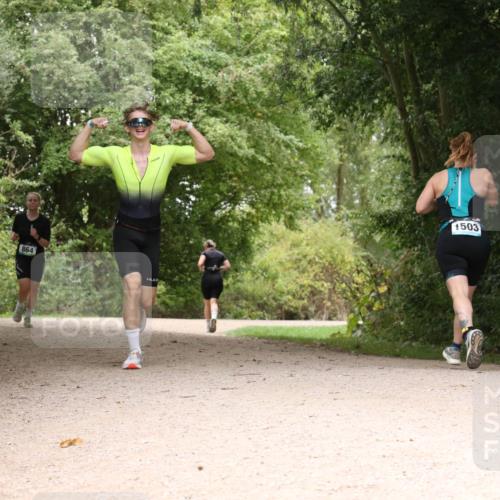 30.08.2026 - Elbe Triathlon Hamburg Antke Förster http://msf.ph/oto/10103223 30.08.2026 11:39:26 Laufen 864, 1503 meine-sportfotos.de