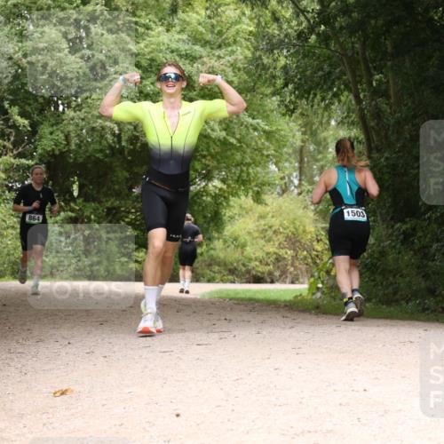 30.08.2026 - Elbe Triathlon Hamburg Antke Förster http://msf.ph/oto/10103227 30.08.2026 11:39:26 Laufen 864, 1503 meine-sportfotos.de