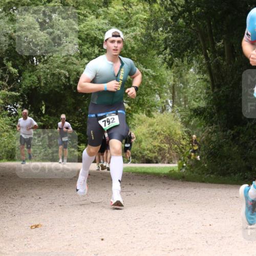 30.08.2026 - Elbe Triathlon Hamburg Antke Förster http://msf.ph/oto/10103289 30.08.2026 11:40:10 Laufen 257, 1327, 792, 1303 meine-sportfotos.de
