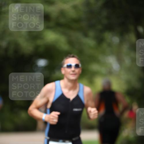 30.08.2026 - Elbe Triathlon Hamburg Antke Förster http://msf.ph/oto/10103398 30.08.2026 11:37:42 Laufen 1277 meine-sportfotos.de