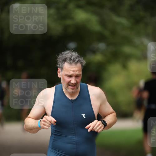 30.08.2026 - Elbe Triathlon Hamburg Antke Förster http://msf.ph/oto/10103424 30.08.2026 11:37:55 Laufen 1269 meine-sportfotos.de