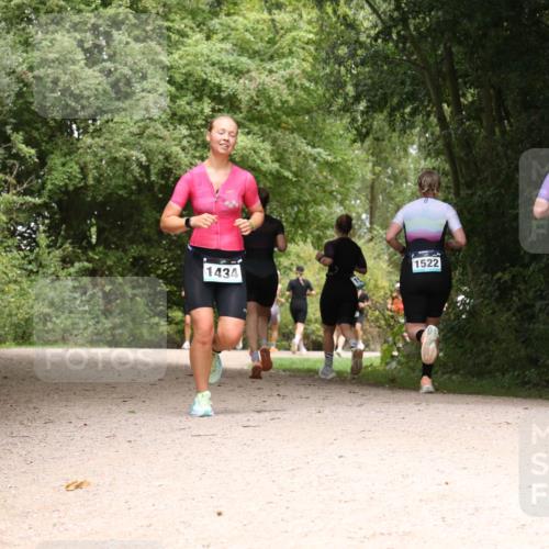 30.08.2026 - Elbe Triathlon Hamburg Antke Förster http://msf.ph/oto/10103451 30.08.2026 11:41:35 Laufen 1522, 1434, 1513 meine-sportfotos.de
