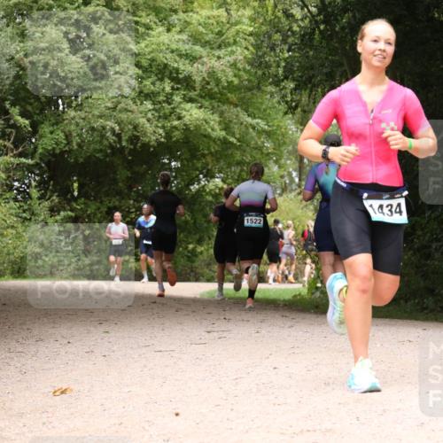 30.08.2026 - Elbe Triathlon Hamburg Antke Förster http://msf.ph/oto/10103455 30.08.2026 11:41:37 Laufen 1434, 1522 meine-sportfotos.de