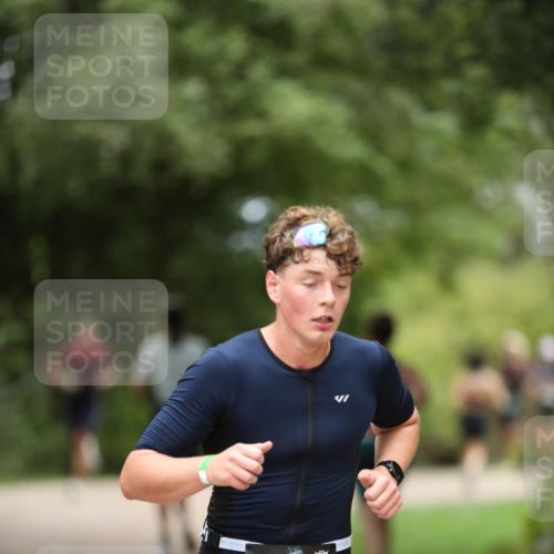30.08.2026 - Elbe Triathlon Hamburg Antke Förster http://msf.ph/oto/10103488 30.08.2026 11:38:50 Laufen 1375 meine-sportfotos.de