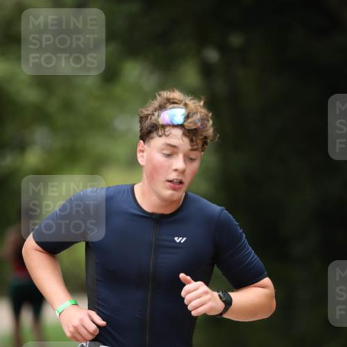 30.08.2026 - Elbe Triathlon Hamburg Antke Förster http://msf.ph/oto/10103490 30.08.2026 11:38:50 Laufen 1375 meine-sportfotos.de