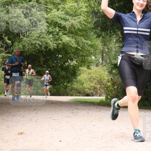 30.08.2026 - Elbe Triathlon Hamburg Antke Förster http://msf.ph/oto/10103491 30.08.2026 11:41:57 Laufen 1326 meine-sportfotos.de
