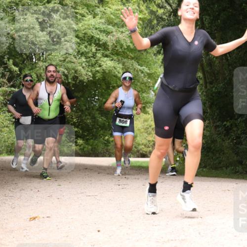 30.08.2026 - Elbe Triathlon Hamburg Antke Förster http://msf.ph/oto/10103509 30.08.2026 11:42:03 Laufen 808 meine-sportfotos.de