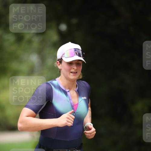 30.08.2026 - Elbe Triathlon Hamburg Antke Förster http://msf.ph/oto/10103510 30.08.2026 11:39:07 Laufen 806, 2 meine-sportfotos.de