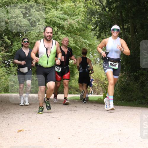 30.08.2026 - Elbe Triathlon Hamburg Antke Förster http://msf.ph/oto/10103513 30.08.2026 11:42:04 Laufen 710, 808 meine-sportfotos.de